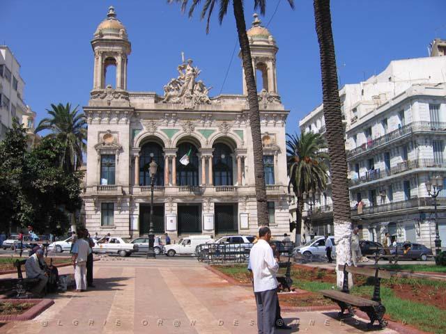 VOYAGE ORAN SEPTEMBRE 2006 13 10 sept. 06 - matin -THEATRE DEPUIS LA PLACE.JPG